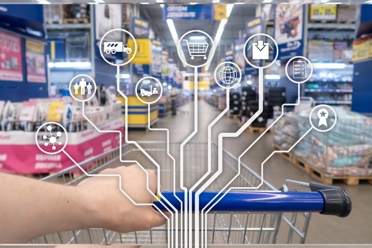 Carrito de compras en un pasillo de supermercado con iconos tecnológicos superpuestos que representan la integración de la inteligencia artificial en el comercio electrónico.